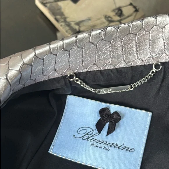โจDARE TO DAZZLE: THE BLUMARINE SILVER MOTO JACKET โจ - Picture 6 of 7